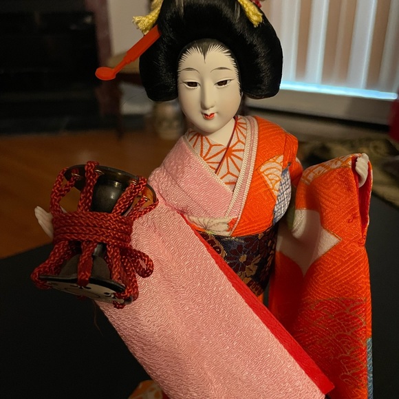 Vintage Geisha Girl in traditional Clothing - Picture 3 of 7